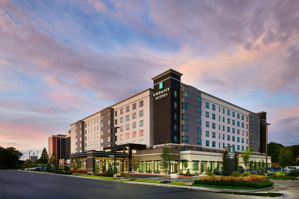 Hapeville Hotel | Embassy Suites By Hilton Atlanta Airport North