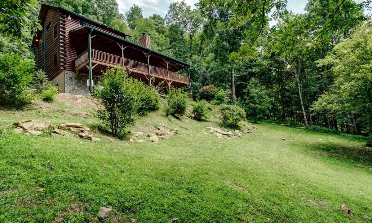 Maggie Valley House | Emerald Bear | Large, Private Home in Maggie Valley | Hot Tub