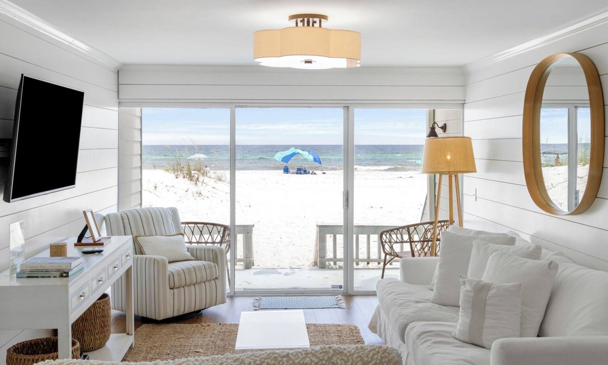 Sunnyside House | End Unit Beachfront Condo + Grill & Private Area