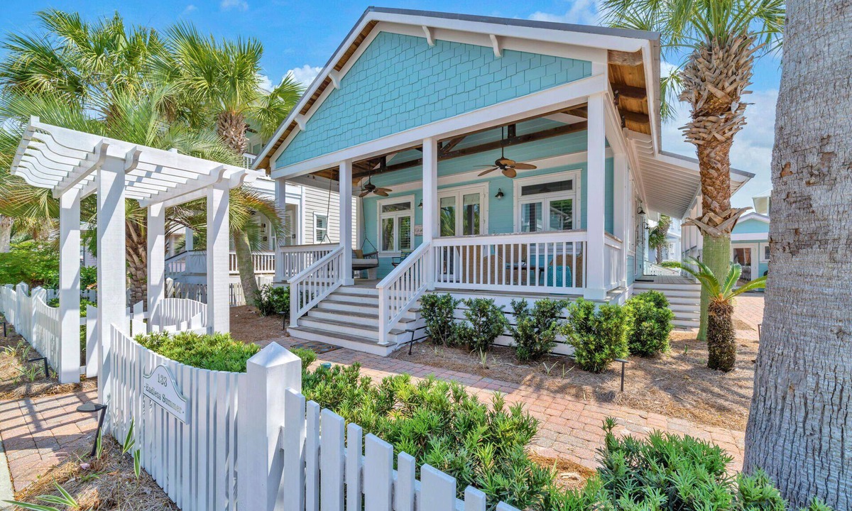 Sunnyside House | Endless Summer: Stylish 3BR Cottage in Carillon Beach Steps from Pool & Park