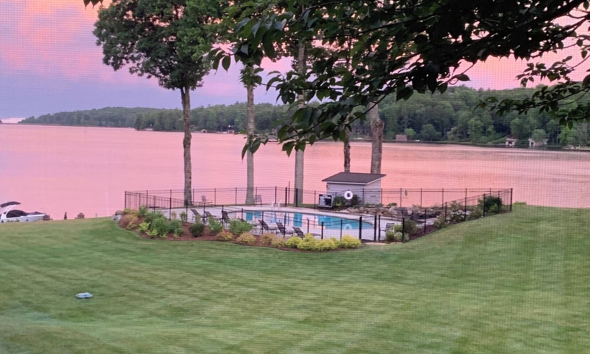 Lake Toxaway Condo | Enjoy a Lake Toxaway Escape at 3 bedroom lakefront condo.
