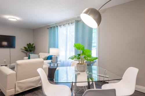 Waterloo Apartment | ENTIRE BACHELOR UNIT EN-SUITE ENSUITE UPTOWN WATERLOO - e2