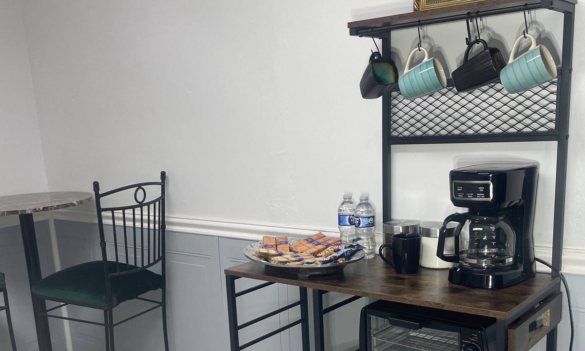 Jacksonville House | Entire Cozy home/sleeps 5/near downtown