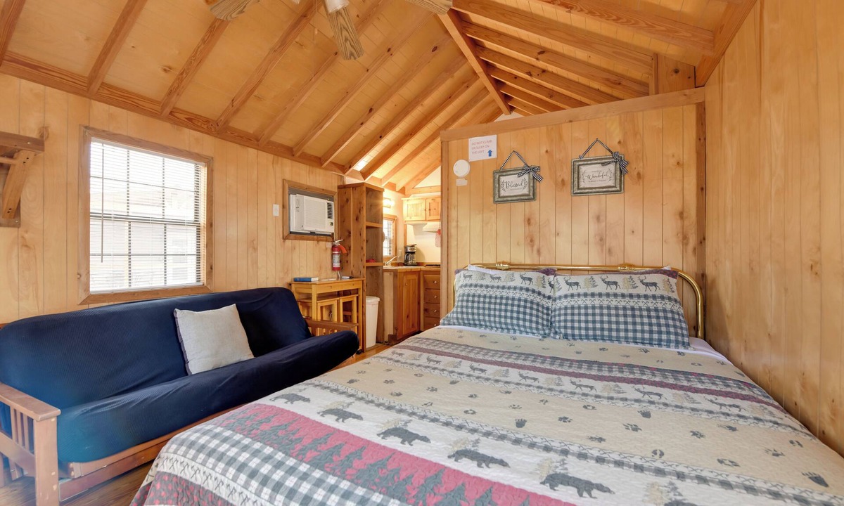 Waynesville Apartment | Escape to Blue Ridge Mtns! Studio w/Resort Perks