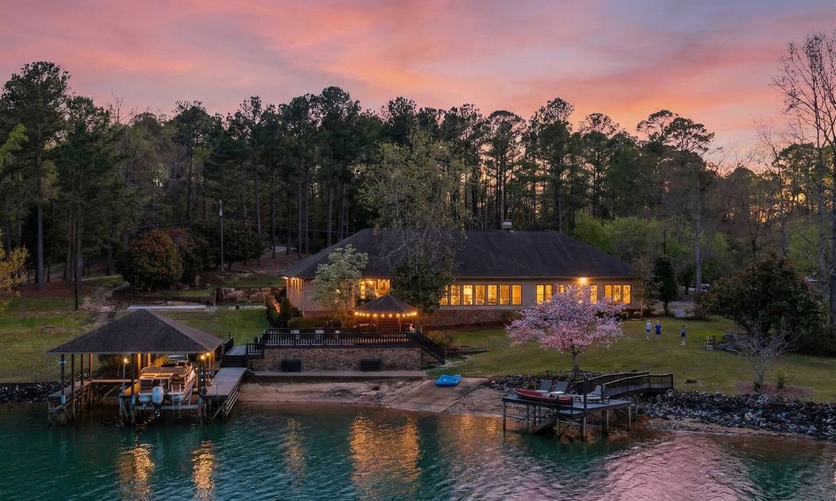 Little Kowaliga House | Escape to this stunning 6 bed, 5 bath lakefront home, perfect for large groups & family getaways. With space to sleep up to 20 guests, this home features expansive indoor living areas & breathtaking lake views throughout.