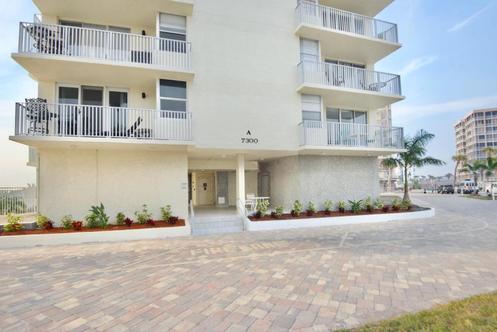 South Island Apartment | Estero Beach & Tennis 1201-A by Sun Palace Vacations