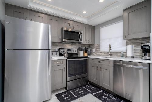 South Island Apartment | Estero Cove 132 - Beautifully Updated! condo
