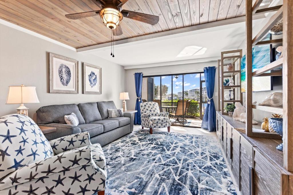 South Island Apartment | Estero Yacht & Racquet 215