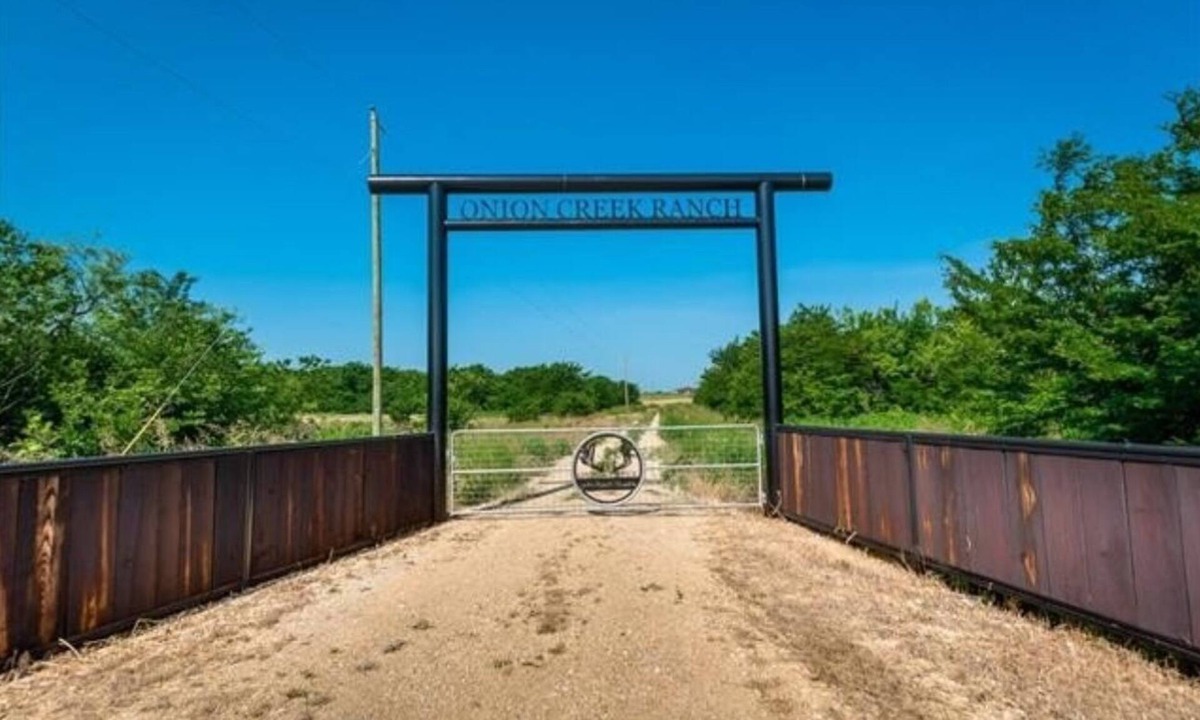 Italy Other | Exclusive Solar Eclipse Viewing, Wildlife Retreat Camp at Onion Creek Ranch