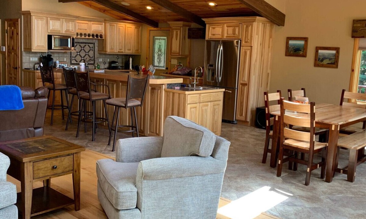 Three Lakes House | Executive Home with Excellent Lake Views