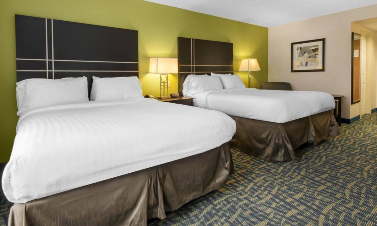 Savannah House | Explore Orlando Vineland Premium Outlets! 4 Comfortable Units, Free Parking