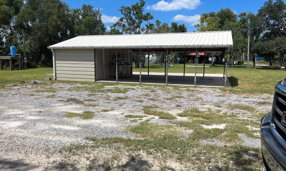 Pass Christian RV Rental | Fabulous 1-bathroom pavilion with AC and camper hookups for a relaxing getaway