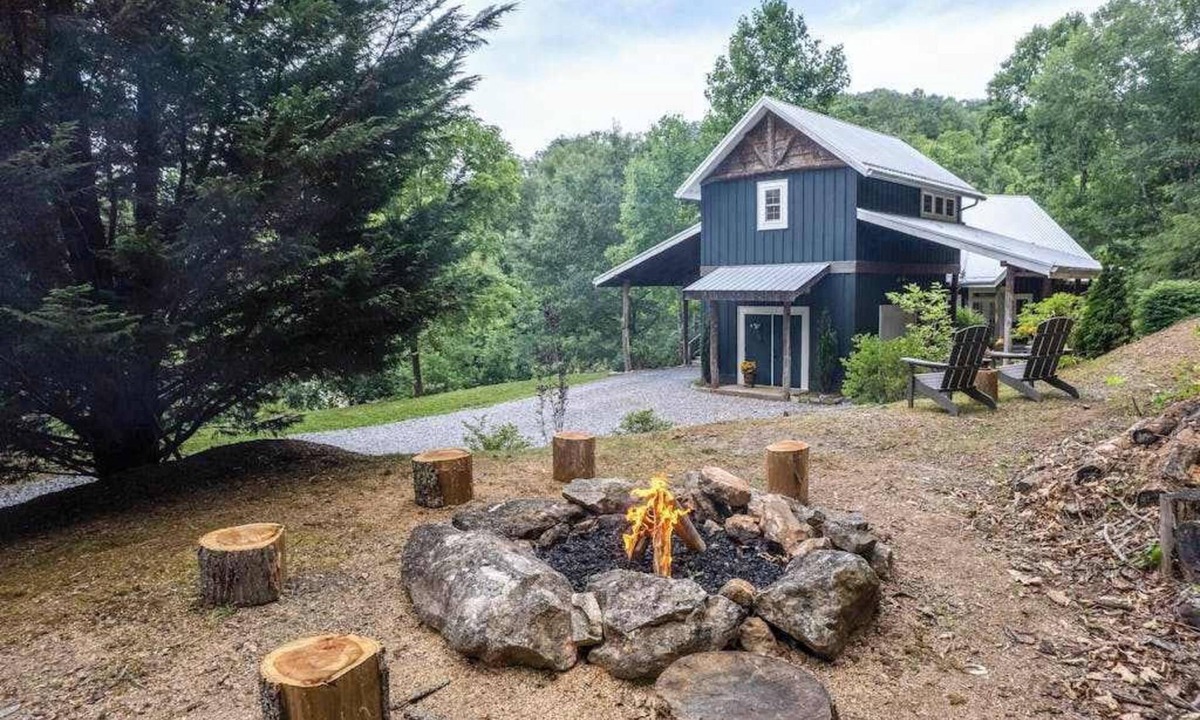 Asheville House | Fabulous escape with firepit, stylish interior & central AC - near hiking