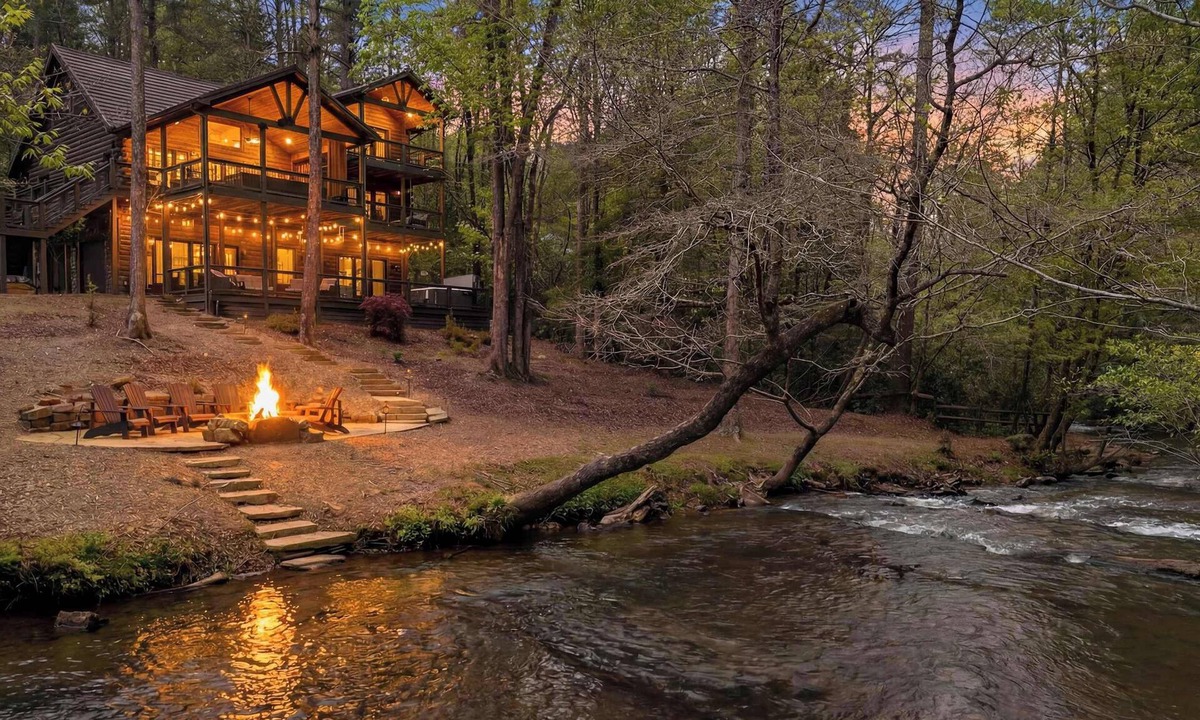 Cherry Log Cabin | Fall Riverfront Cabin in Blue Ridge, GA