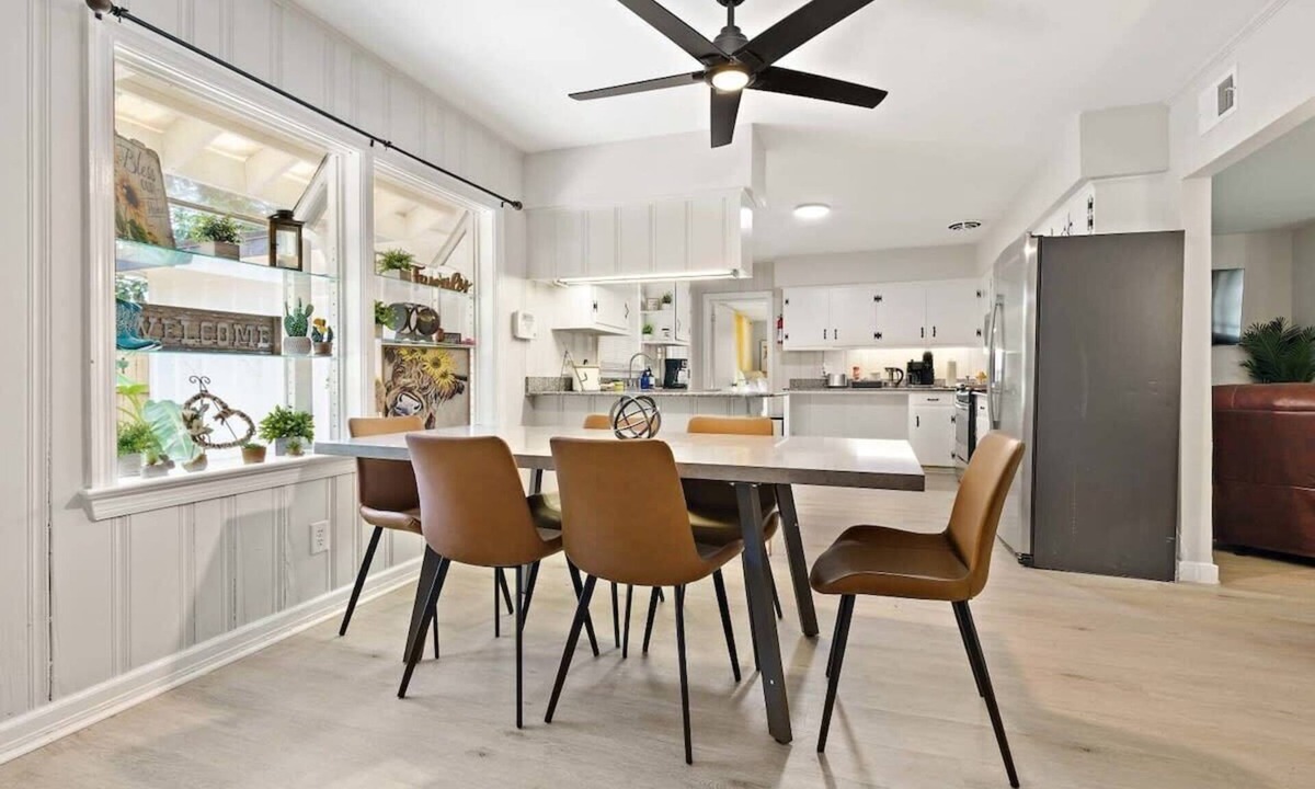 Mobile House | Family-Friendly 4BR House with Open Yard and Relaxing Patio