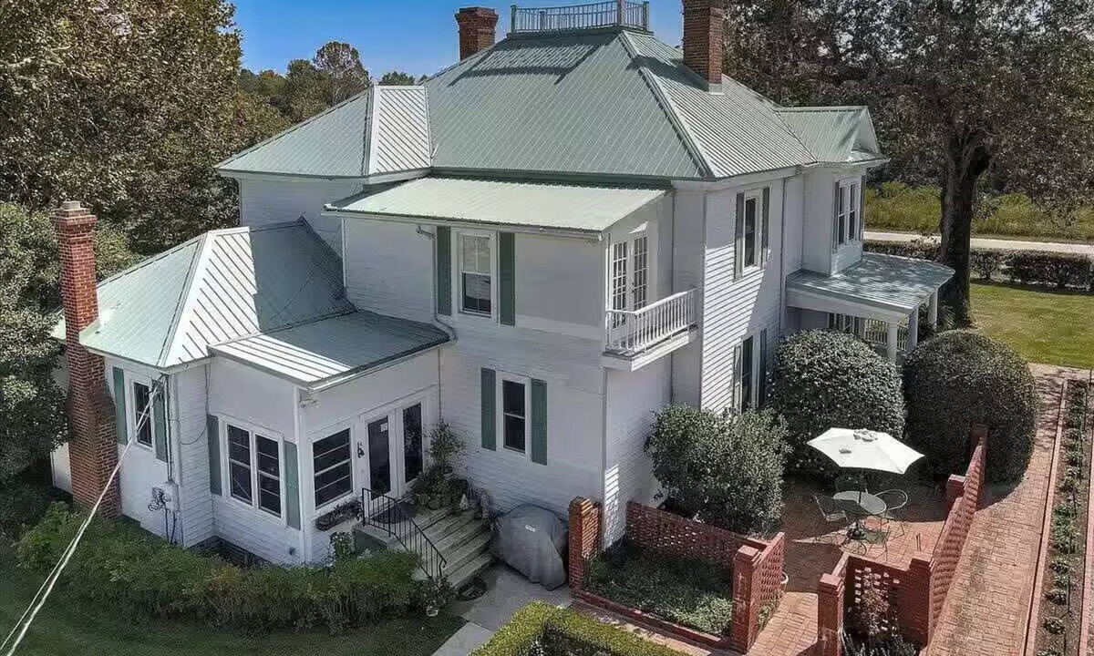 Aiken House | Family-Friendly 6BR/6BA Main House at Annie’s Inn