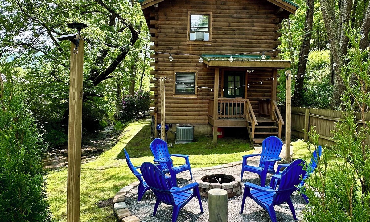Waynesville Cabin | Family Friendly Getaway in a Classic Cozy Log Cabin