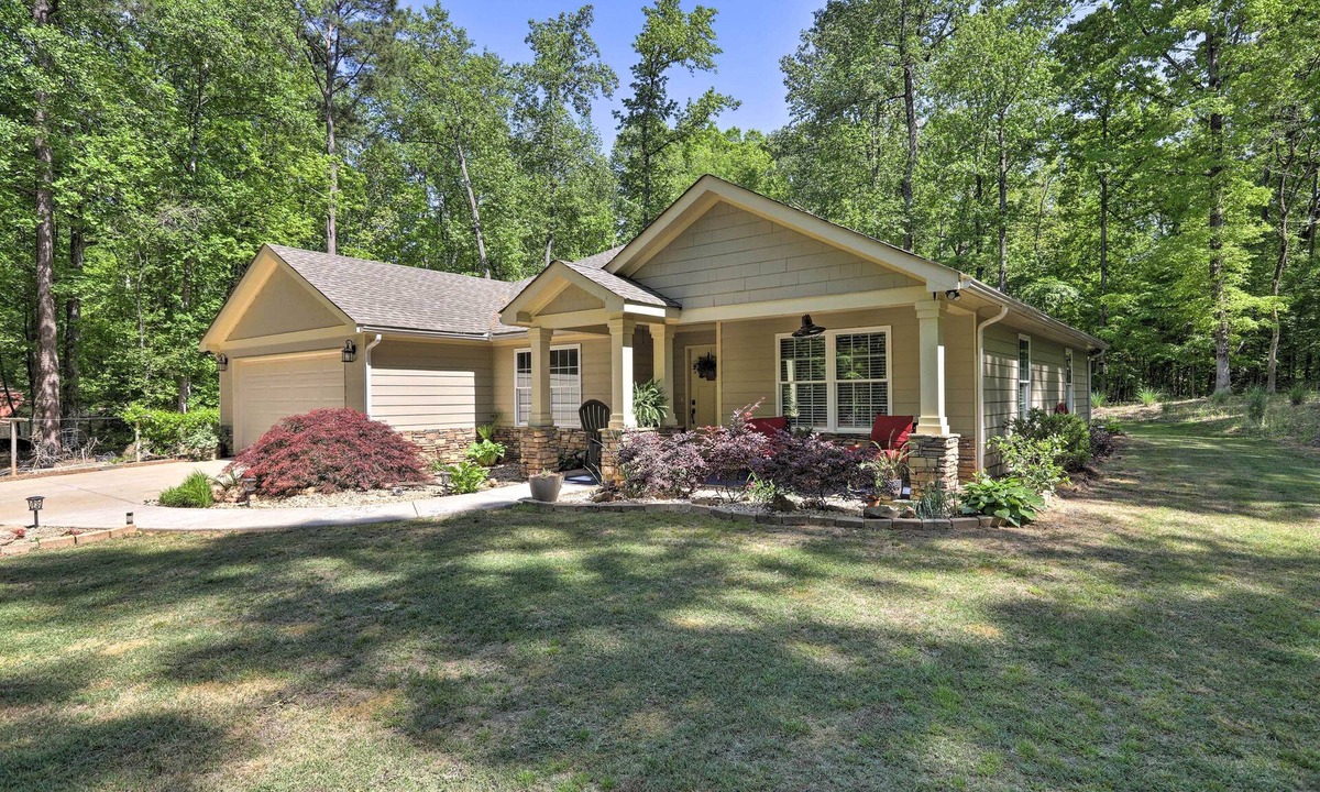 Eatonton House | Family-Friendly Home w/Lake Oconee Access + Patio