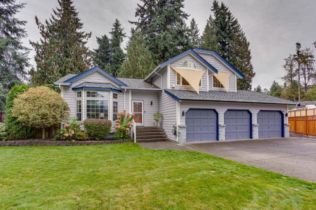 Bonney Lake House | Family-Friendly Hot Tub Home in Bonney Lake