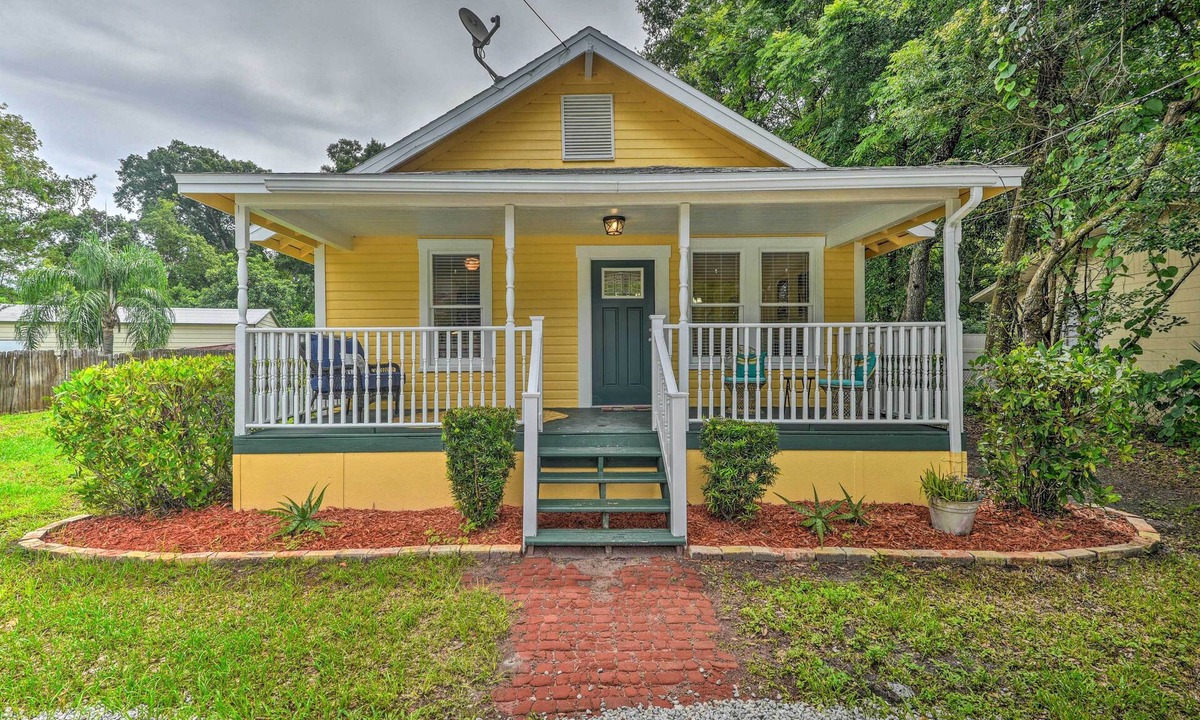 DeLand House | Family Home: Walk to Downtown & Stetson Univ!