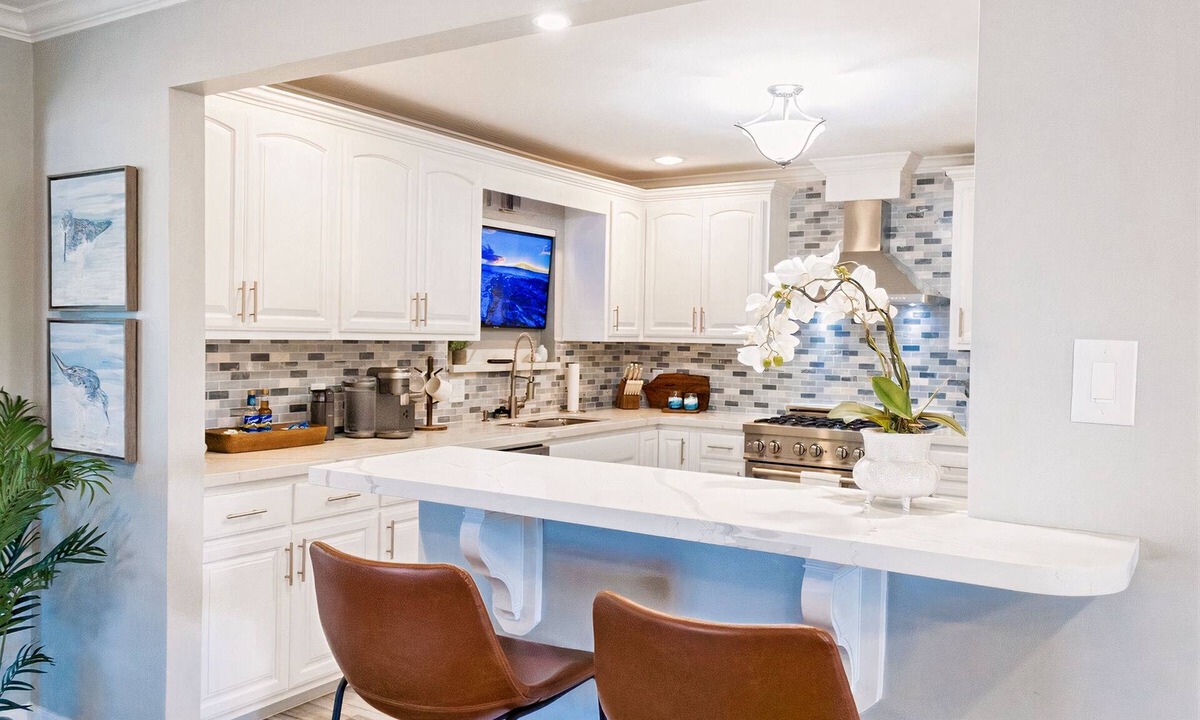 Long Beach House | Family Retreat - Near Beach - Patio - BBQ- Pets OK