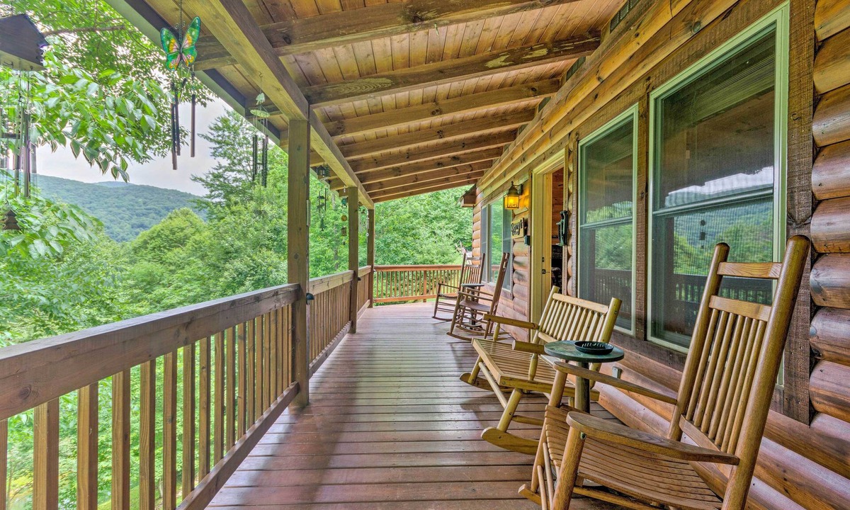 Settlers Ridge Cabin | Fantastic 3-bedroom cabin with AC in welcoming Waynesville