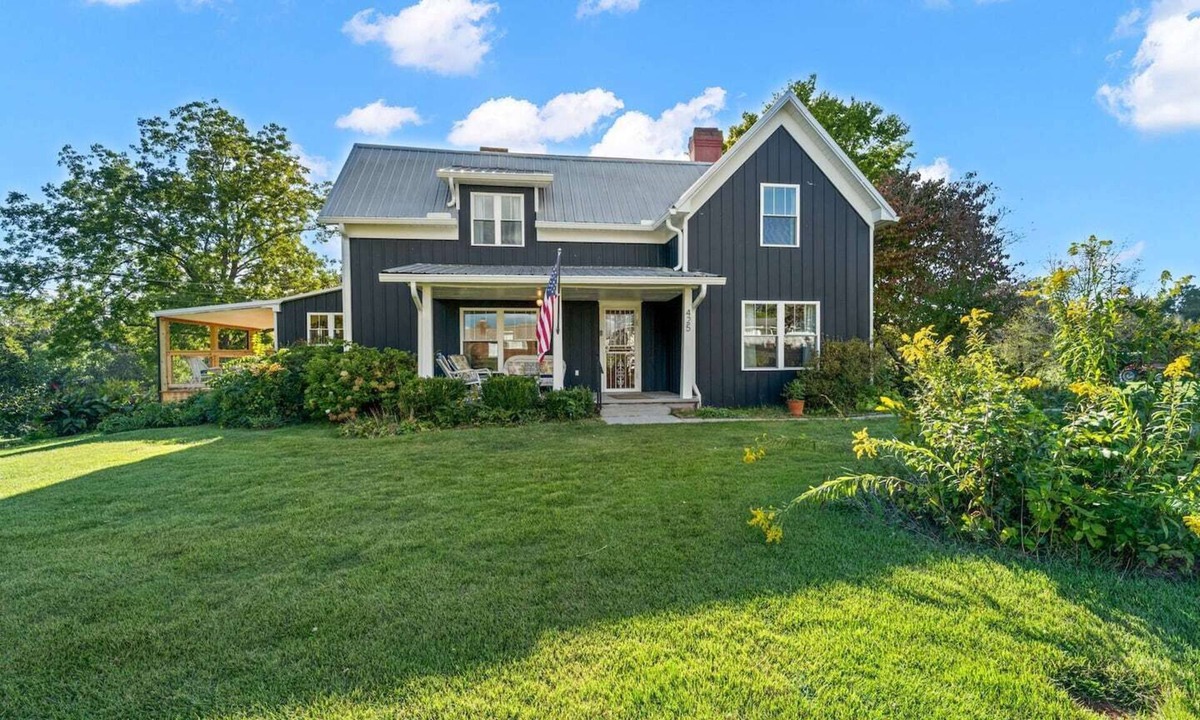 Seymour House | Farmhouse Escape on 13 acres Near Smokies, Pigeon Forge, Gatlinburg.