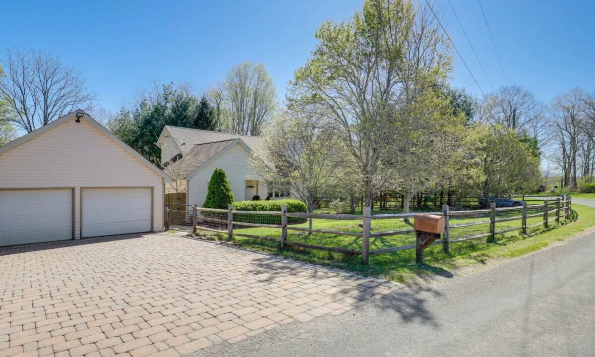 Alexander House | Fenced Pet-Friendly Alexander Home: 7 Mi to Asheville!