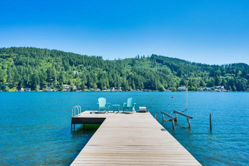 Olympia House | Fire Pit & Views: Modern Summit Lake Escape!