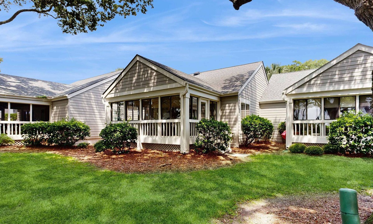 Seabrook Island House | First-floor villa overlooking the Ocean Winds golf course 18th fairway