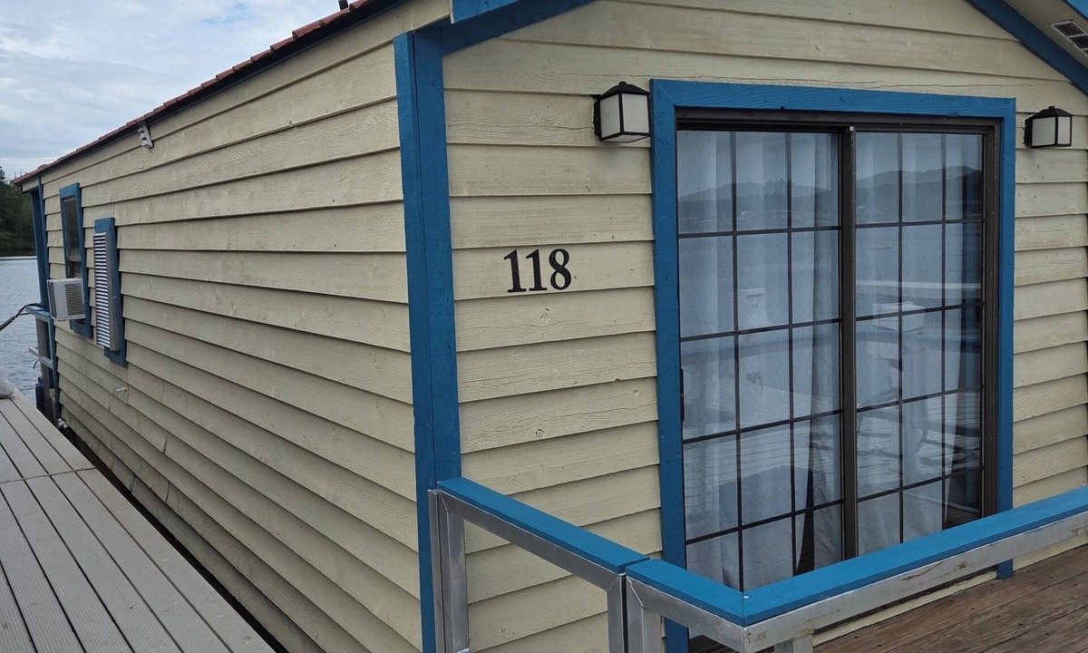 Guntersville Cabin | Floating Cabin Lake Guntersville Cabin number 118