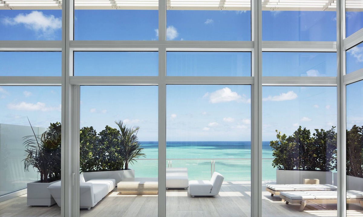 Surfside Hotel | Four Seasons Hotel at The Surf Club