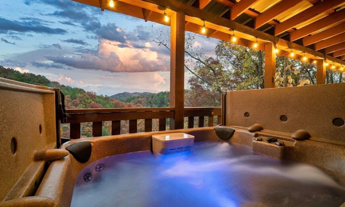 Sevierville Cabin | Free Dollywood Tix/VIEWS/Secluded/Couples/HotTub/