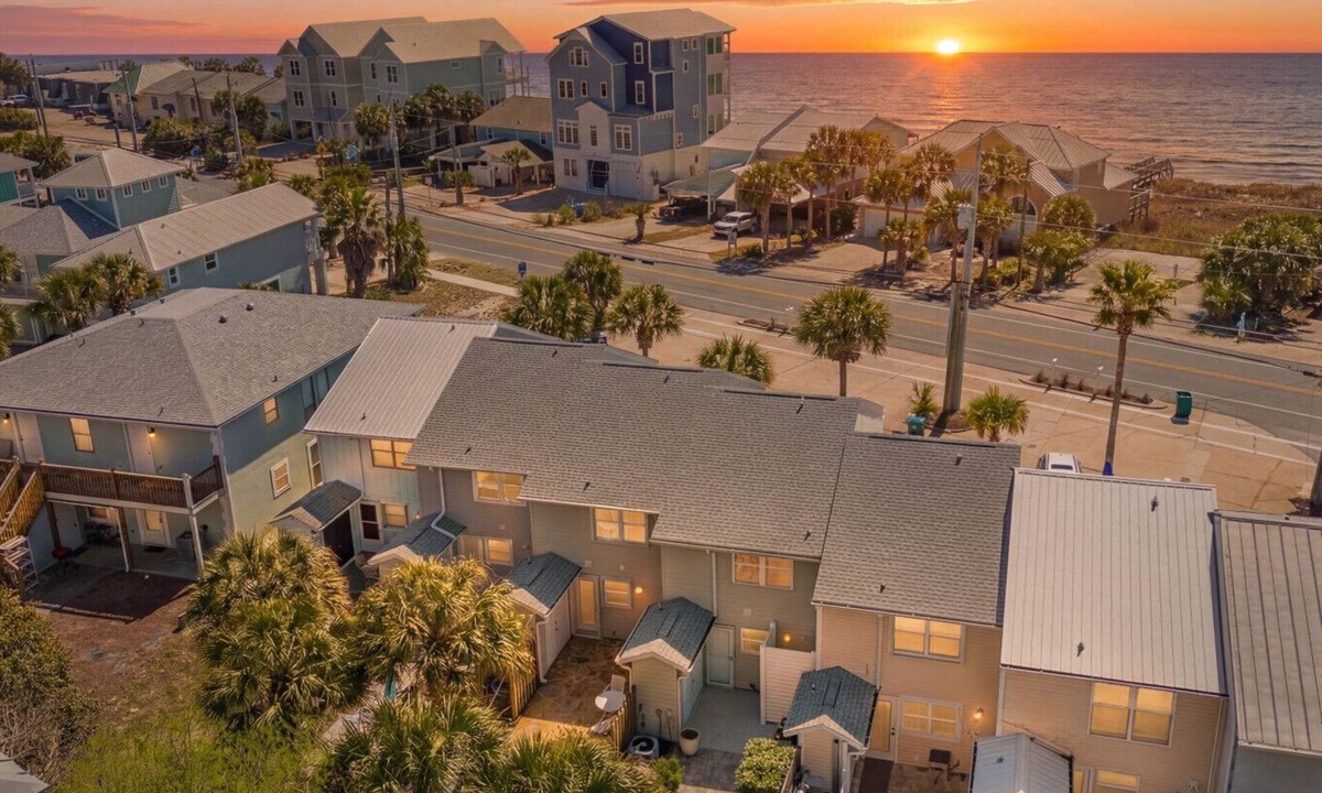 Sunnyside Villa | Front Beach Rd. Gulf Escape 4BR - 4.5BA