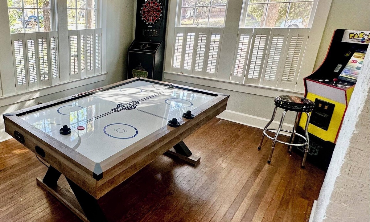 Tifton House | Game room! 2 Bedroom Home With Washer and Dryer