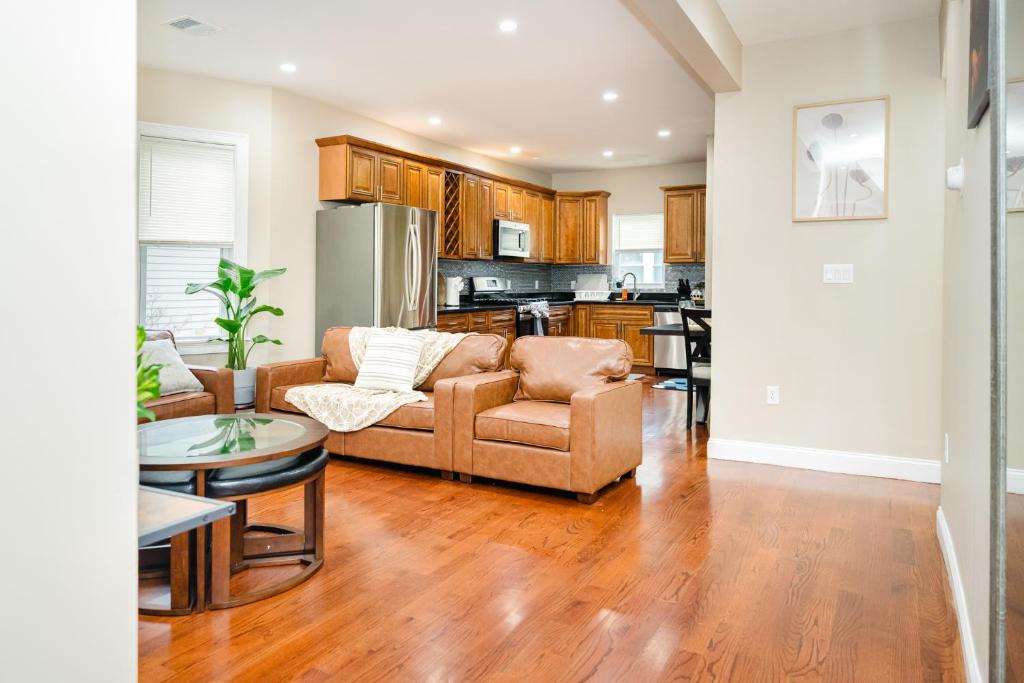 Milton Apartment | Generous 6BR Milton Getaway - Pet-Friendly Near I-93 & Blue Hills 172