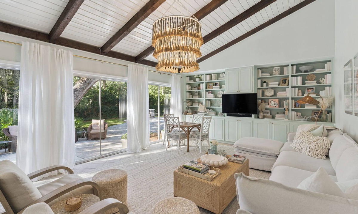 Sea Island House | Gorgeous 4 Bedroom Sea Island Cottage, Renovate, Beautifully Decorated, w/Pool