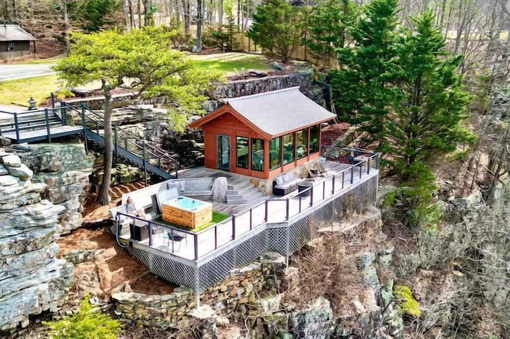 Menlo Cabin | Gorgeous Tea House for Two with Incredible Views for the Ultimate Romantic Escape near Menlo, Georgia