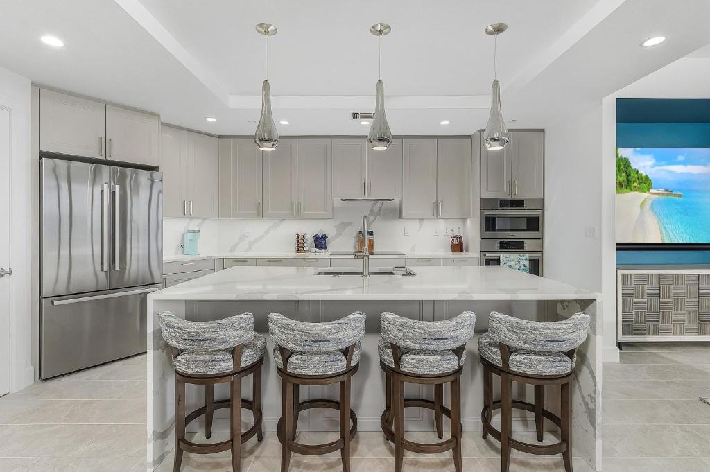South Island Apartment | Grandview #603 - 4142 Bay Beach Ln condo