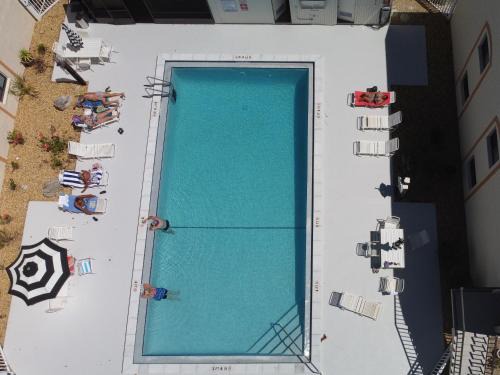 Iona Apartment | GREAT LOCATION! 5 mi to Beaches, POOL, Golf, Fishing