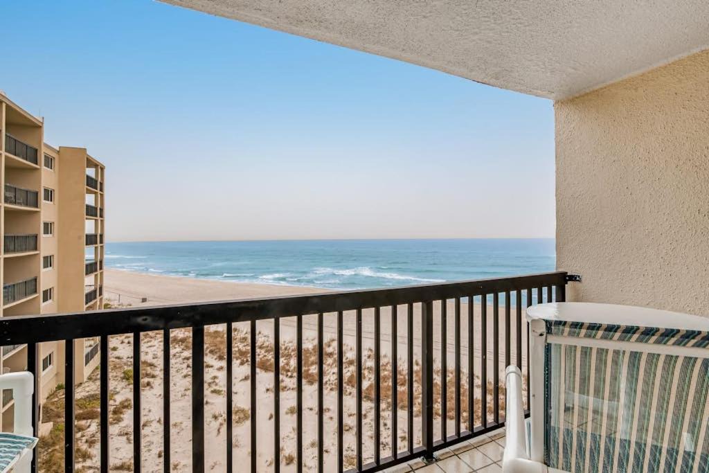 Sunnyside House | Great Pinnacle Port villa with lots of character & balcony - steps from beach