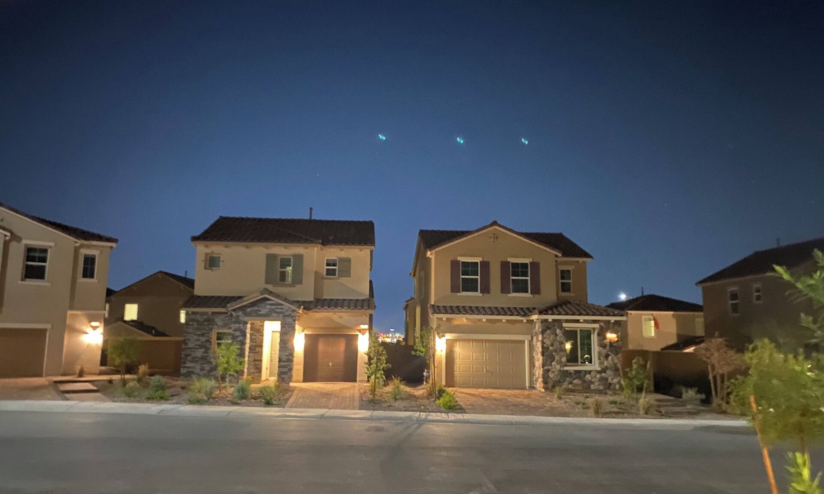 Henderson House | Great place to vacation with local attractions and Las Vegas freeway close.