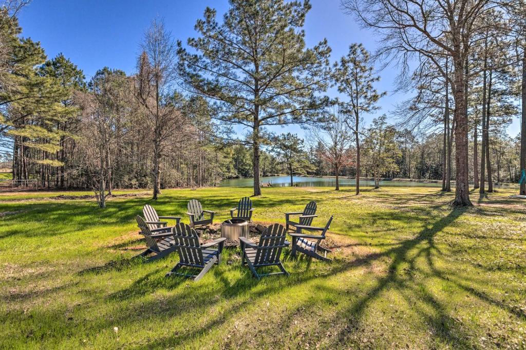 Molino House | 'Green Acres' Home w/Fire Pit + Fishing Pond