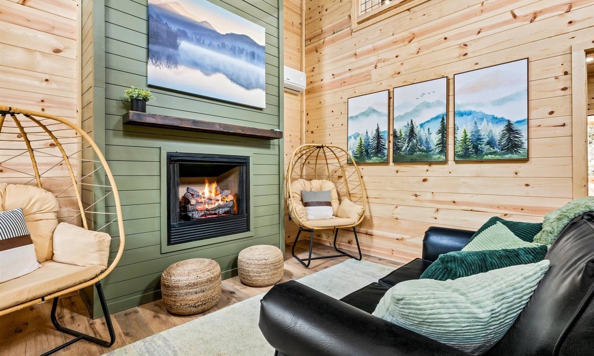 Rocky Grove Cabin | Greenhouse Cabin Forest Views & Serenity