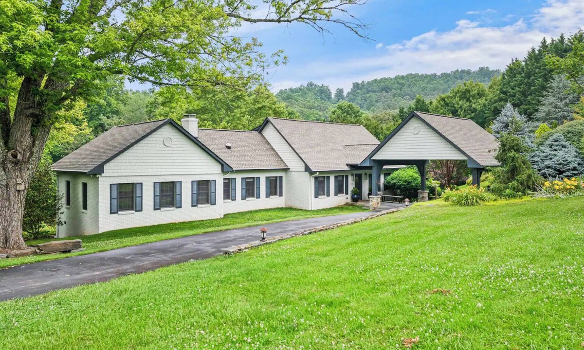 Fairview House | Group Estate with Pool & Hot Tub