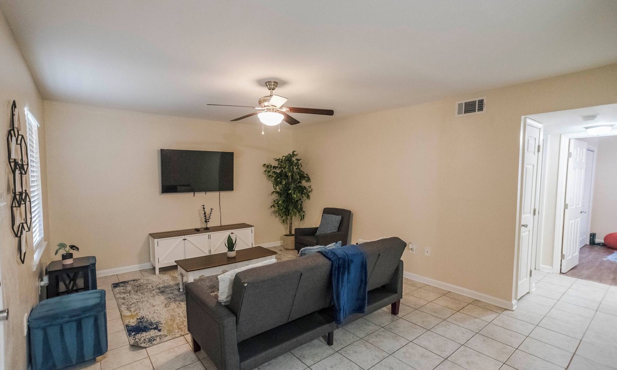 Gulfport Apartment | Gulf - Charming 2Br Lake Front Apartment