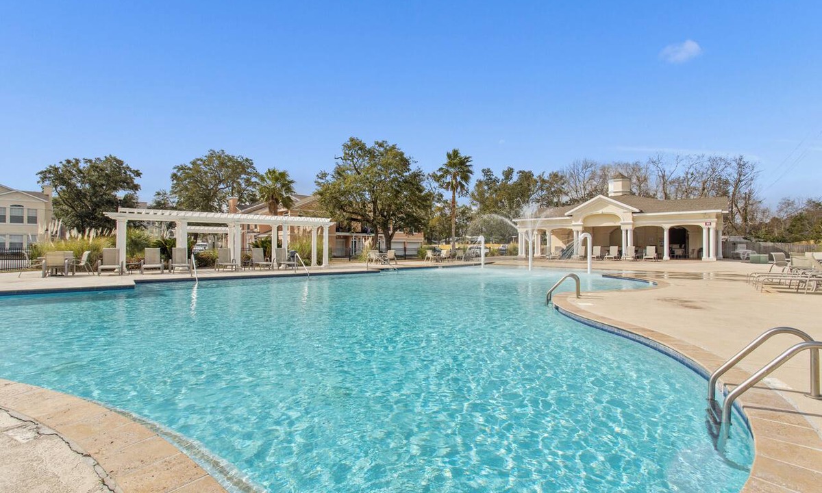 Gulfport Condo | Gulfport-Biloxi Retreat ★ 3BR ★ 2 Pools ★ Hot Tub ★ PS5 ★ Xbox ★ Arcade ★ Clean
