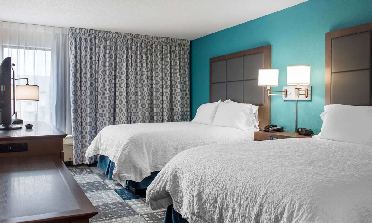 Douglas Hotel | Hampton Inn Douglas