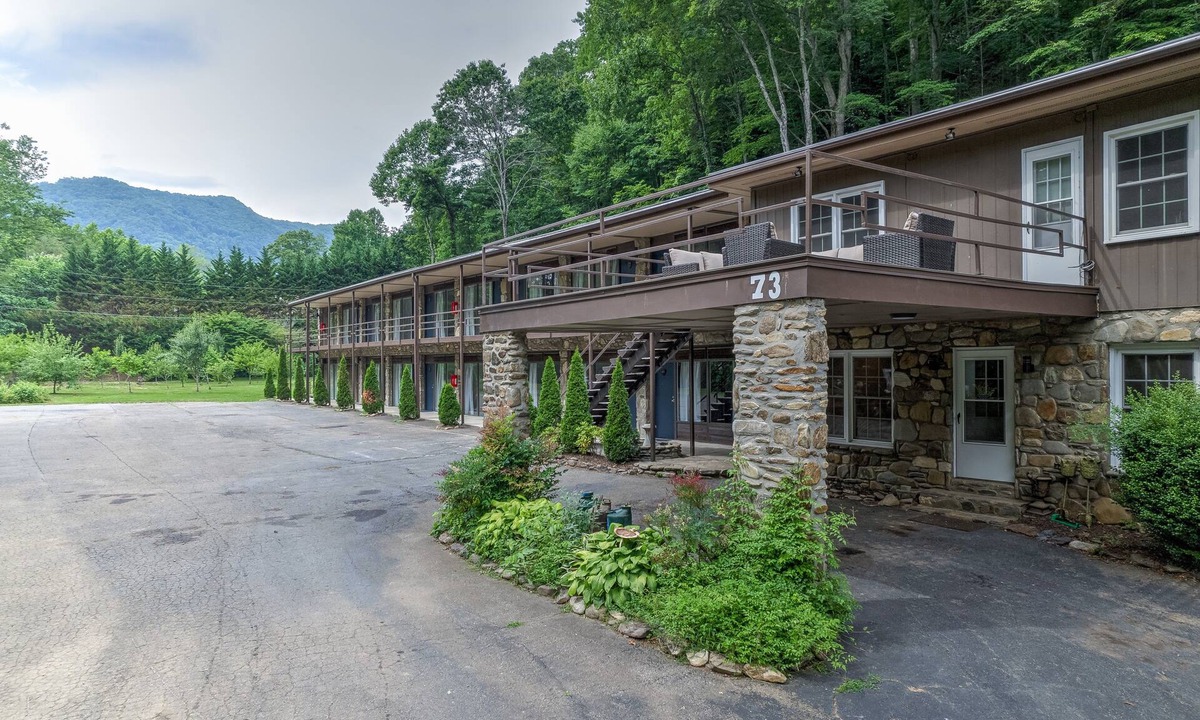 Maggie Valley Hotel | Heart of the Valley Motel