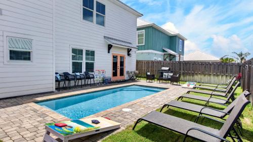Sunnyside House | Heated Pool! 4BR Pool Home, Sleeps 15, Game Room & Minutes to 30A & Pier Park